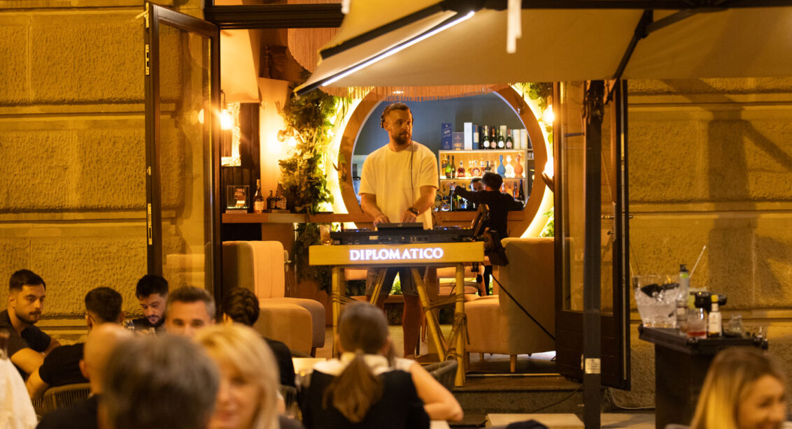 🍷 Cu ce se deosebește un Restaurant clasic de un Restaurant Lounge cu muzică și DJ