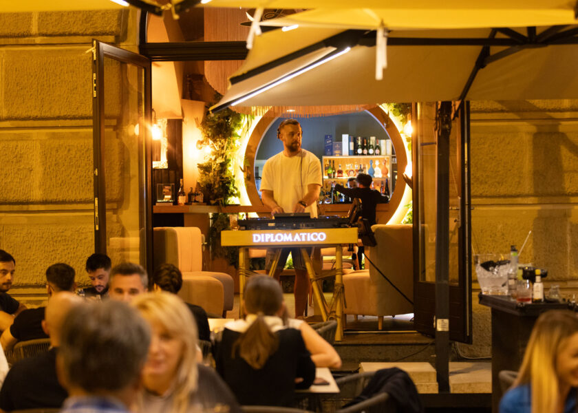 🍷 Cu ce se deosebește un Restaurant clasic de un Restaurant Lounge cu muzică și DJ